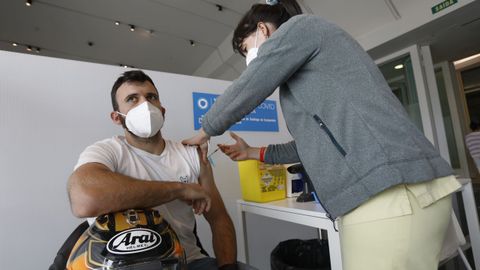 En Santiago se vacunaron este jueves los primeros de 29 años