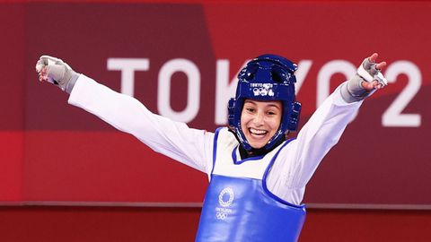 Adriana Cerezo celebra su triunfo en la semifinal que le asegura medalla. Luchará por el oro.