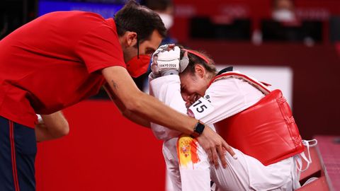 Las lágrimas de Adriana Cerezo tras caer en la final por solo un punto, tras recibir una patada al peto a cinco segundos del final