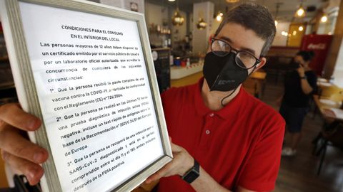 Ricardo, en la hamburguesería Baruta