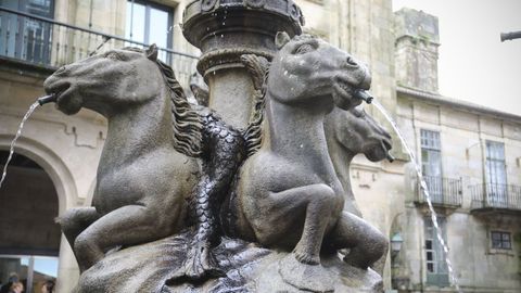 Fonte dos Cavalos, na praça de Platerías