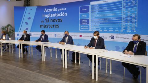 El conselleiro y los rectores en el acto de presentación de este lunes