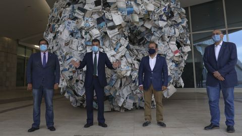 Los tres rectores gallegos con el conselleiro de Cultura, Educación e Universidade en una foto de archivo