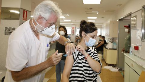 Este miércoles han sido citadas para vacunarse en el hospital de Burela (en imagen de archivo) 1.060 personas