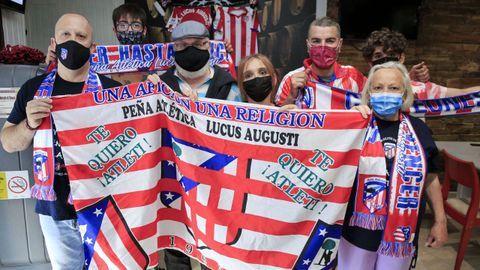 A cafetería Palazós é a sede desta peña de afeccionados do Atlético de Madrid.