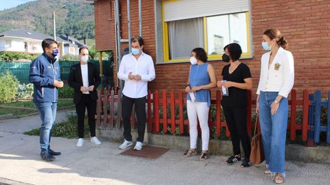 El delegado territorial de la Xunta en Ourense visitó el colegio en A Rúa