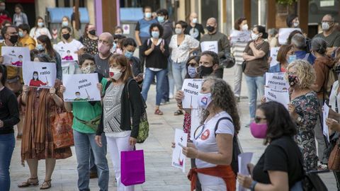 Imagen de archivo de una manifestación a principios del curso pasado en la que familias y profesores pedían más recursos en la escuela