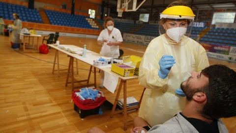 El covid sigue aumentando en Viveiro, Burela y Foz pese a los cribados masivos (en imagen) y las restricciones altas