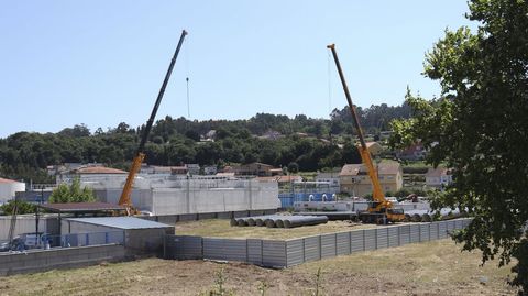 Llegada a Os Praceres de las tuberías del futuro emisario submarino de la ría