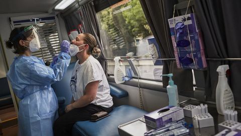 Pruebas diagnósticas en el «criba-bus», en la ciudad de Ourense