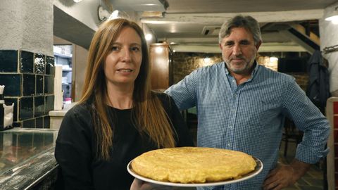 En el Arco da Vella (rúa Fornos, en Ourense) la preparan muy poco hecha y con la cebolla «casi imperceptible»