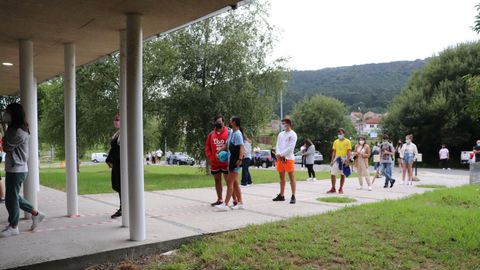 Sanidade realizó ayer en el centro de salud de Muros un cribado a jóvenes de entre 16 y 29 años.