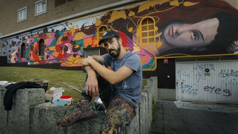 Wedo luce a la mujer de su obra que combina lo mejor de su estilo punky con el Art Noveau.