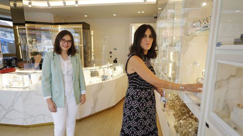 Montse Barca (derecha) será una de las alumnas del curso de digitalización que impartirán Ana Gil (en la imagen) junto a su hermana