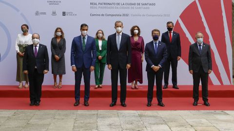 El rey y Pedro Sánchez presidieron la reunión del Real Patronato el pasado día 25, a la que también asistieron varios ministros, Alberto Núñez Feijoo y Xosé Sánchez Bugallo. además del rector de la USC y el arzobispo