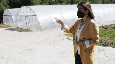 La directora xeral de la Axencia Galega de Desenvolvemento Rural, Inés Santé, visitando el Proxecto Horta, en Ferrol, con parcelas del Banco de Terras