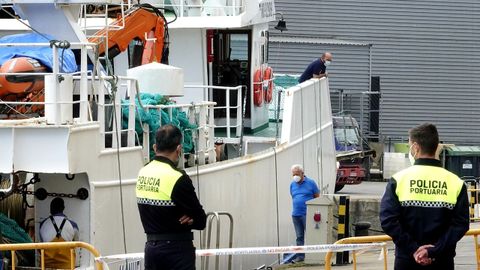 El Manuel Laura, recién atracado en Vigo, donde permanece aislado