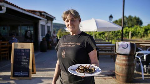 Plato de anguilas fritas en la parrillada O Rincón de Castrelo de Miño.