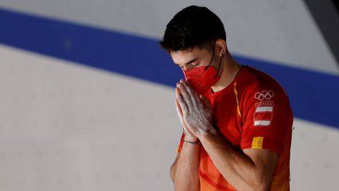 Ginés celebrando tras conseguir la medalla de oro