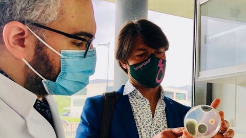 El biotecnólogo de Bioprana Jesús González- izda.