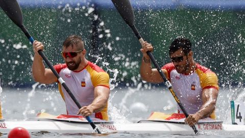 Medalla de plata para el K4 500 en Tokio. En la imagen, Carlos Arévalo y Rodrigo Germade