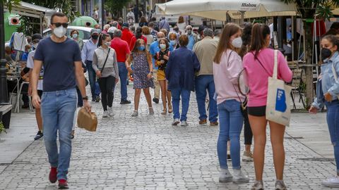 Imagen de la calle peatonal de Boiro, municipio que suma una semana sin registrar ningún contagio