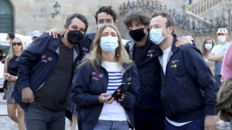 Javi Olleros, Lucía Freitas, Eneko Atxa, Jordi Cruz y Nacho Manzano en la praza do Obradoiro, antes de la comida en Negreira