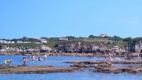 La playa del Rinconín, en Gijón