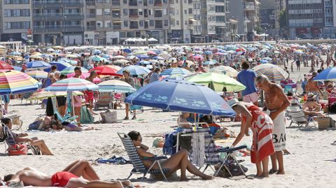 Playa de Silgar en Sanxenxo abarrotada