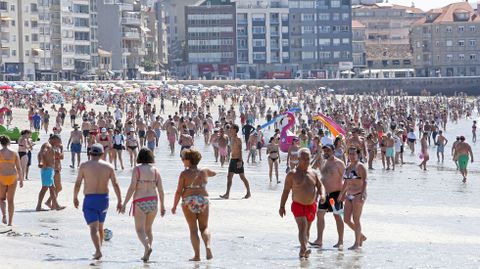Playa de Silgar en Sanxenxo abarrotada
