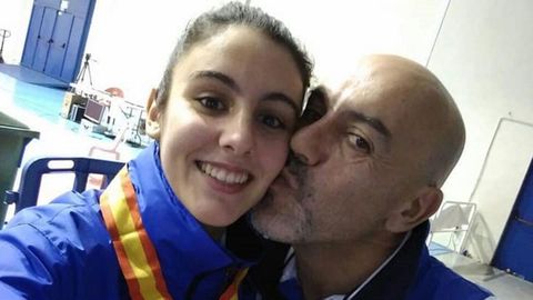 Rodríguez, celebrando una de las medallas de su hija Pili