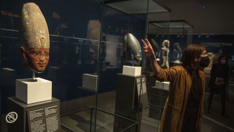 Tres faraones daban la bienvenida al visitante a «Faraón. Rei de Exipto», conformada por 140 piezas procedentes del British Museum.