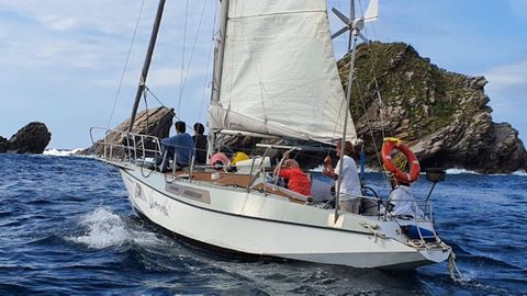 A bordo pueden ir un máximo de cinco personas, además del patrón