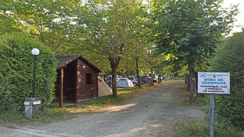 El cámping Fragadeume se sitúa al lado del parque natural de las Fragas do Eume, en Monfero