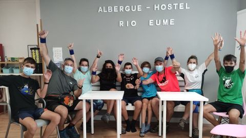 Peregrinos en el albergue Río Eume, un establecimiento privado operativo desde hace un año