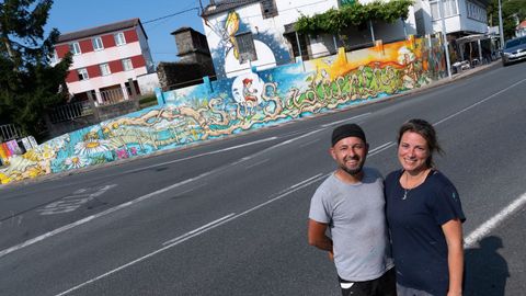 Os autores agradecen a axuda dos veciños e din que o único que os molestou algo foi o sol