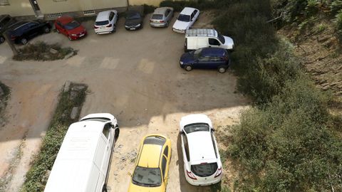 Parte trasera de los edificios de Concheiros, donde hay varias viviendas en los sótanos de los números 20 y 22. Las que dan a Triacastela tienen ventanas