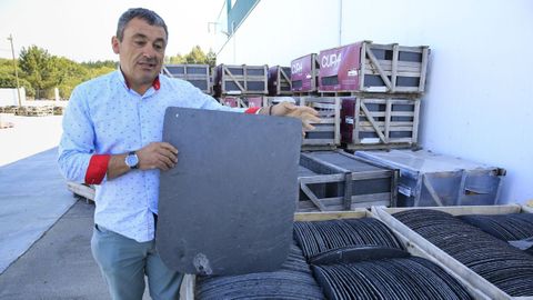 Manuel, de Pizarras Hermanos Castedo, tiene stock solo para este año