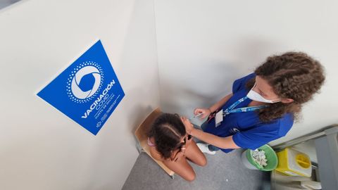 Vacunación de menores de entre 12 y 13 años esta semana en el hospital de Lugo