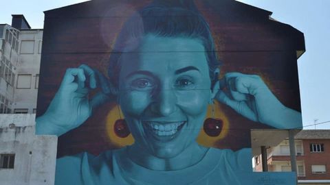La cereza, un producto emblemático del municipio de de Ribas de Sil, protagoniza un mural pintado en San Clodio por el artista Mon Devane