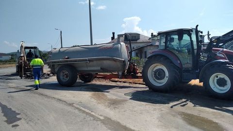Reparación de la última avería registrada en la tubería del agua en Juan Montes