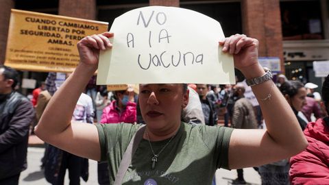 Protesta de antivacunas en Colombia