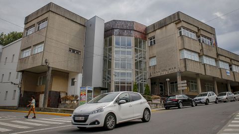 Casa del mar de Rianxo. Aunque hace ya un tiempo que el edificio pasó a manos del Concello, el Instituto Social de la Marina sigue teniendo sus oficinas en la planta superior del inmueble