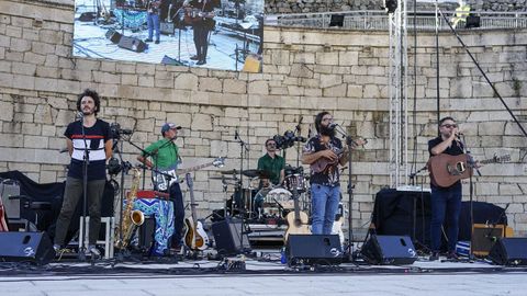 Os amigos dos músicos estarán en el Arteficial.