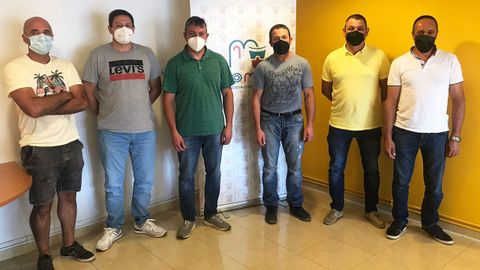 Nueva junta directiva, con el presidente en medio, con el polo verde