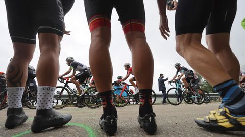 Aficionados animan a los ciclistas en Asturias