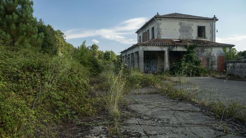 A estación de Boborás está abandonada ao non saír adiante o proxecto de recuperación