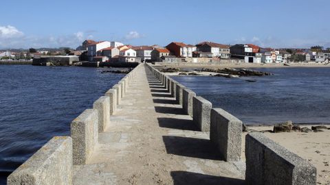 Puente entre la torre de San Saduriño y la villa