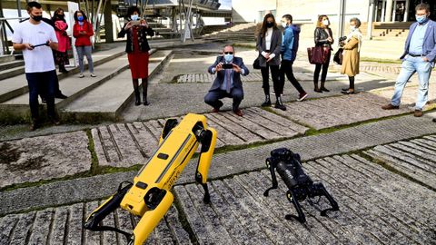 Dos robots, en las Jornadas de Automatización Industrial