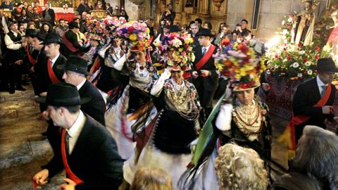 Danzas ancestrales en Cangas.
